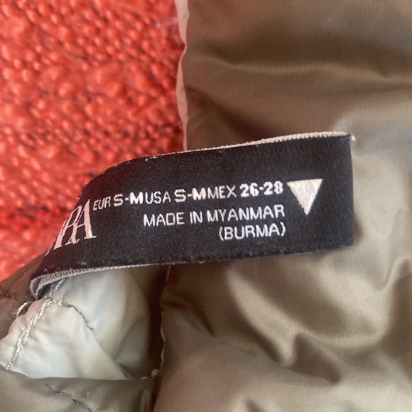 ZARA REVERSIBLE CROP PUFFER VEST SZ SMALL - Picture 6 of 8